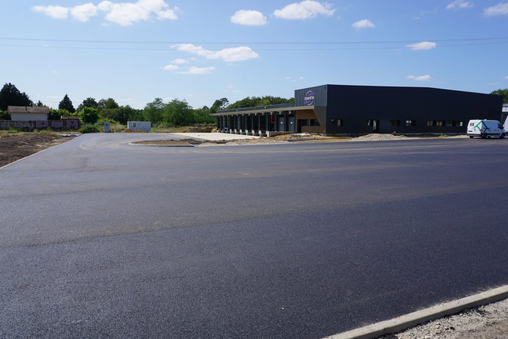Projet complet d'infrastructure pour un dépôt logistique  - vrd, terrassement, réseaux, enrobé ; Landes